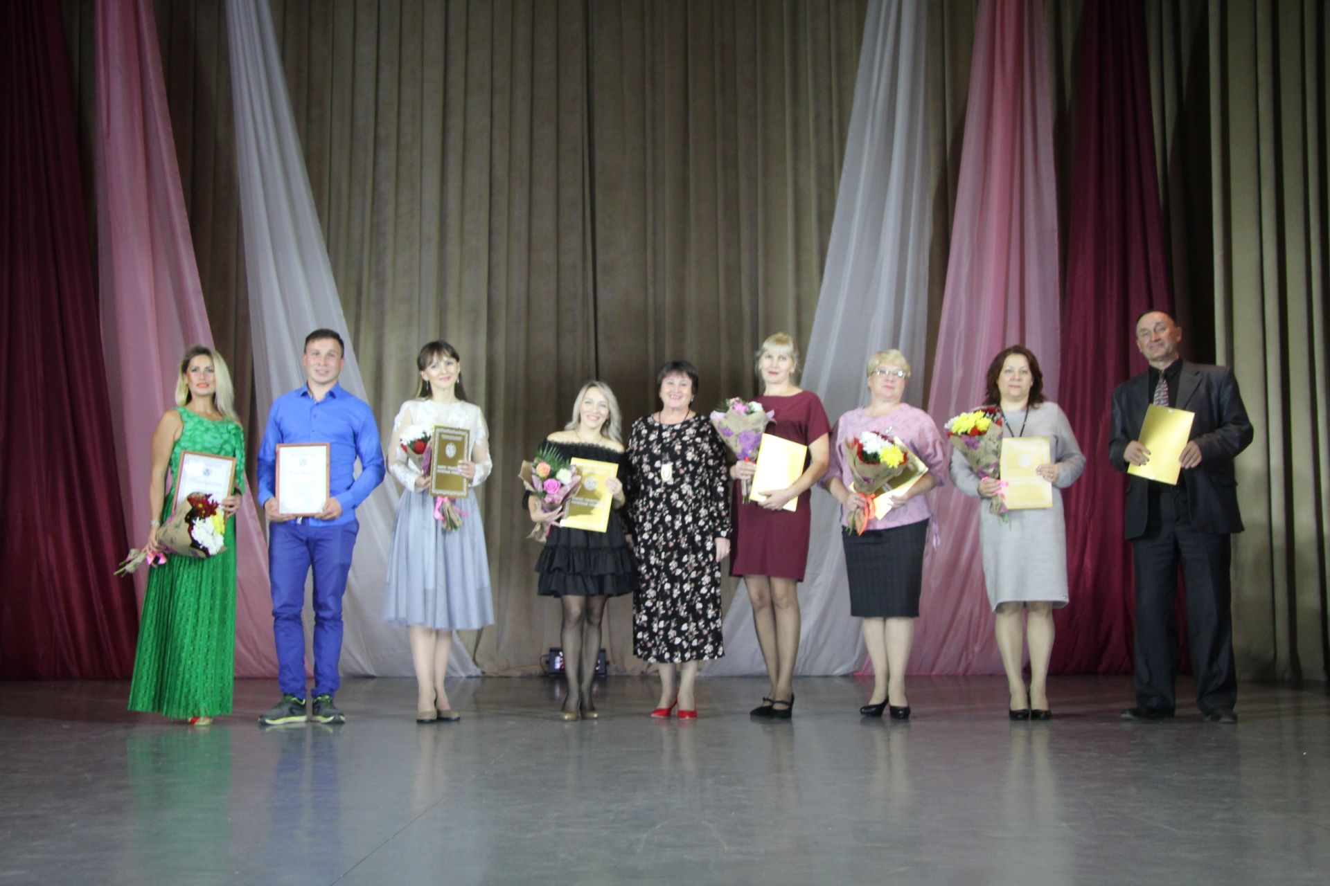 В Менделеевске более 40 работников культуры получили заслуженные награды