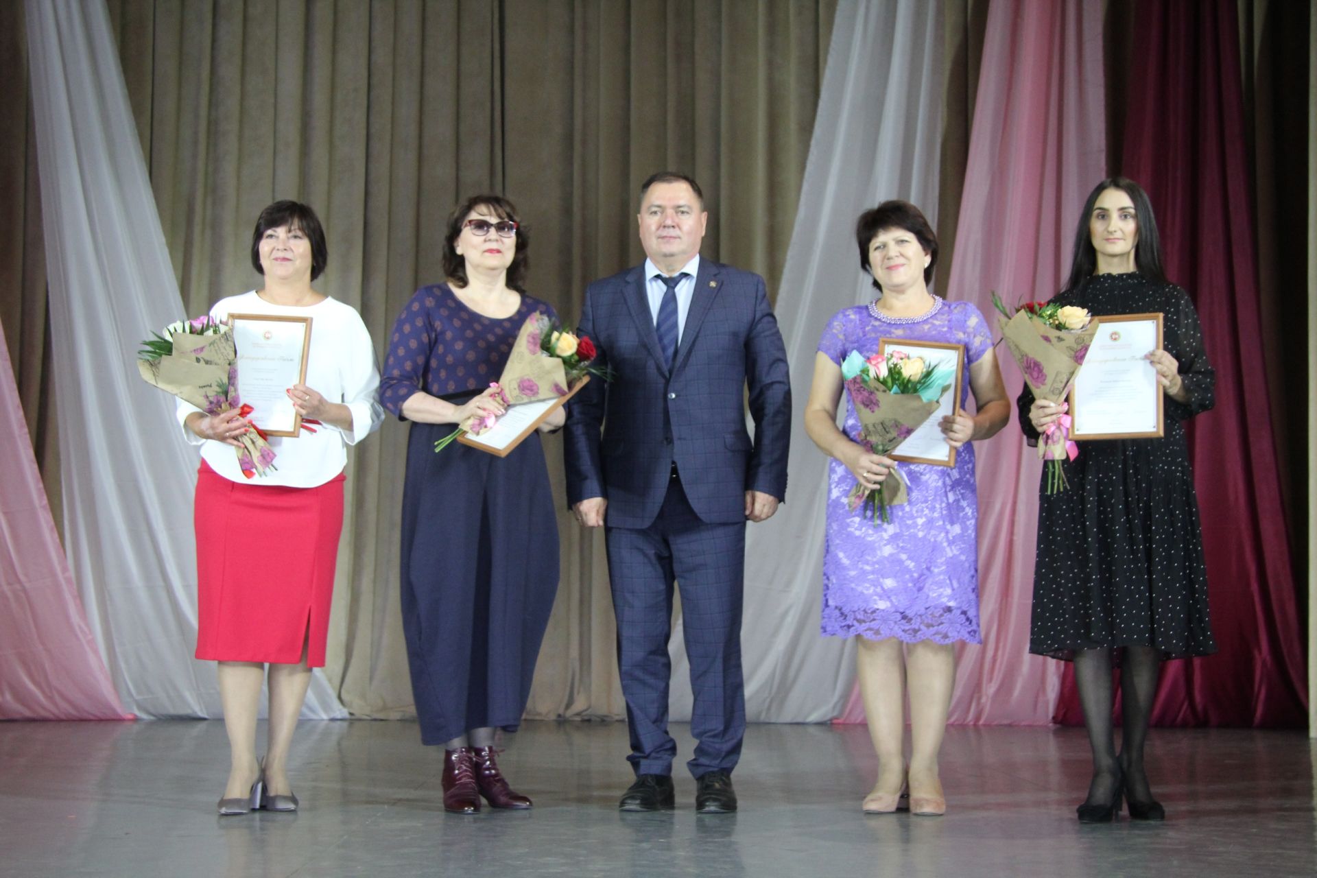 В Менделеевске более 40 работников культуры получили заслуженные награды