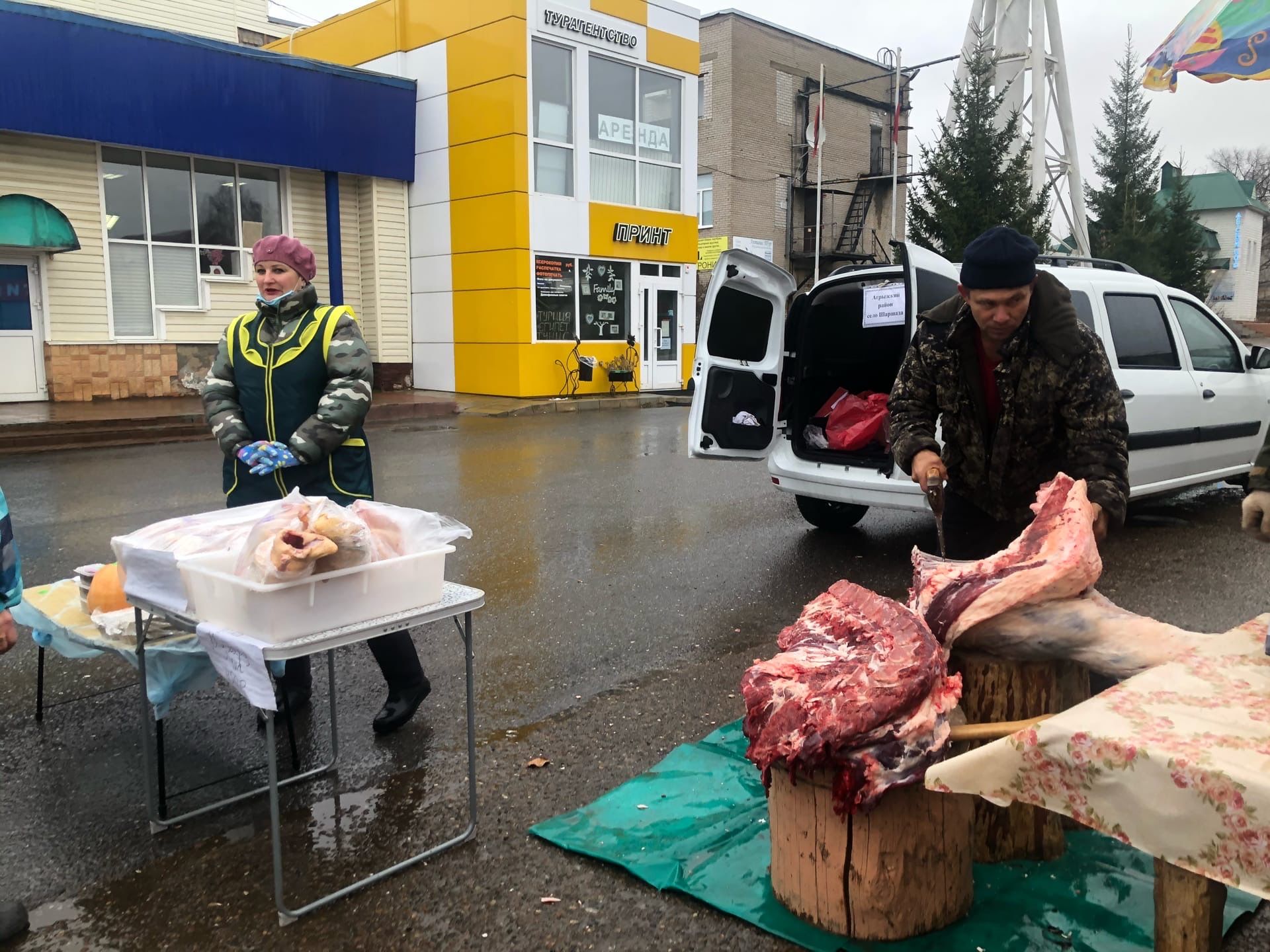На ярмарке в Менделеевске появилось мясо