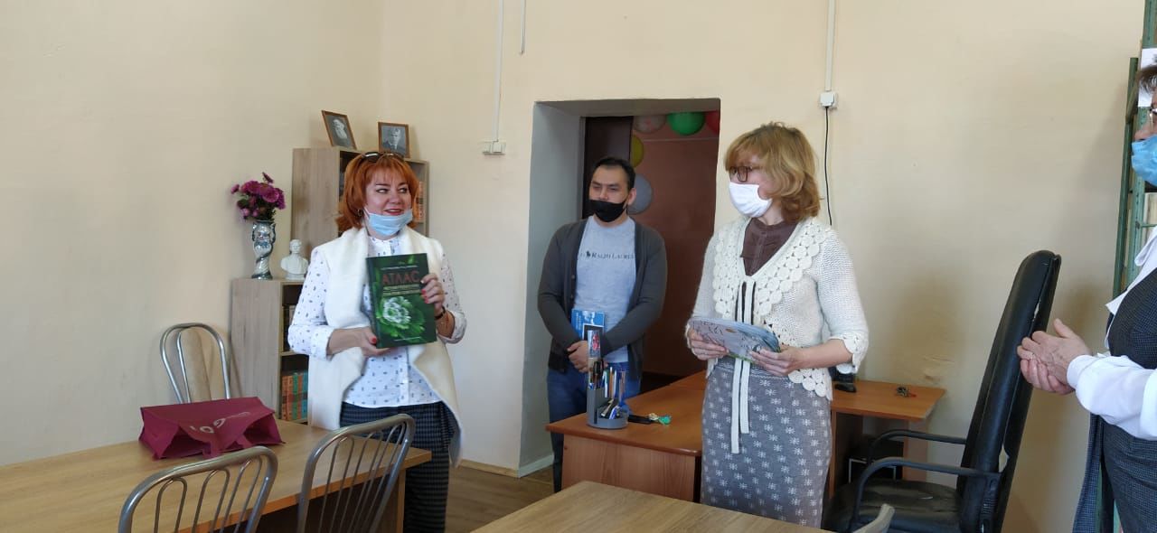 В Менделеевске открылась школьная библиотека
