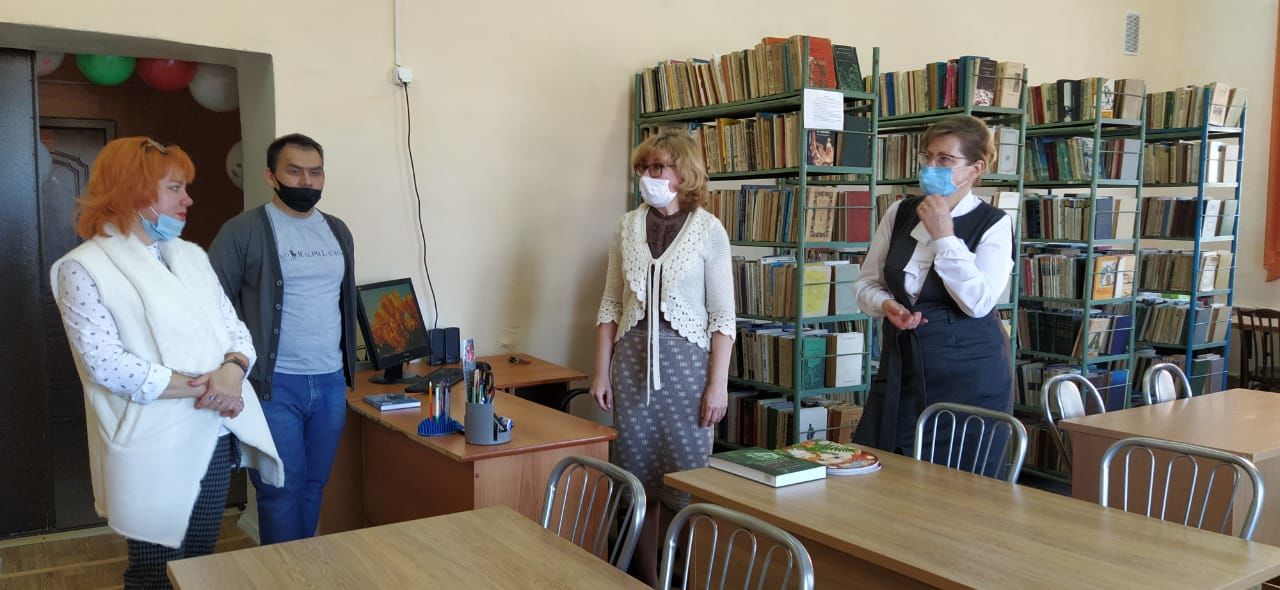 В Менделеевске открылась школьная библиотека