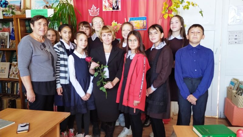 В Ижёвской сельской библиотеке прошла литературно-поэтическая встреча «Закружилась листва золотая»