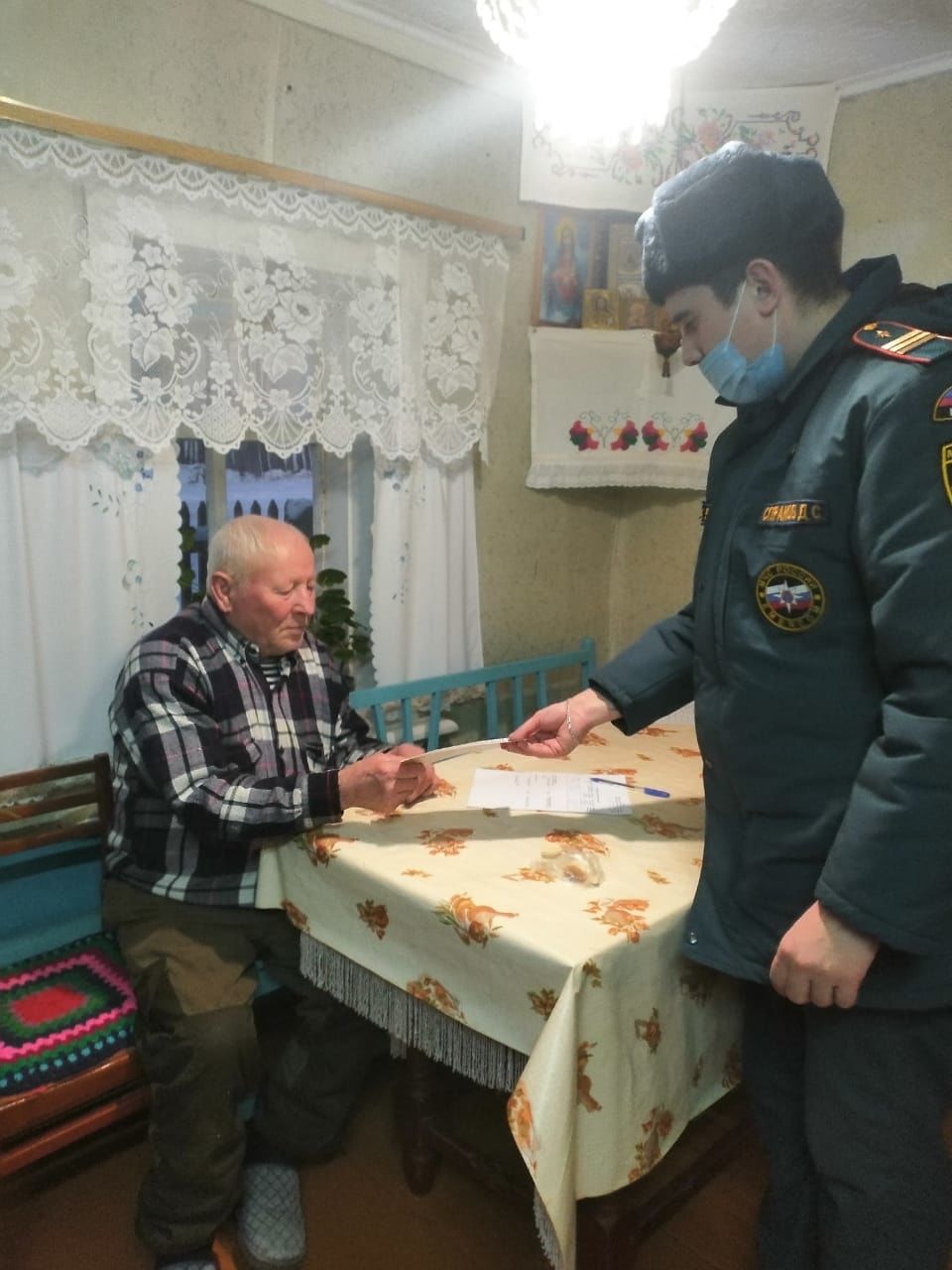 В Менделеевске установили пожарные извещатели в одиннадцати домах одиноких пожилых