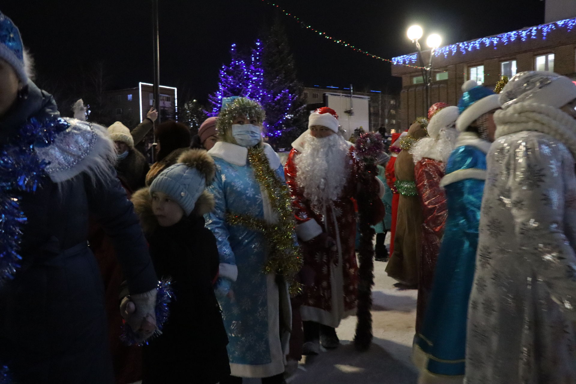 Менделеевскида тантаналы төстә төп чыршыны ачтылар