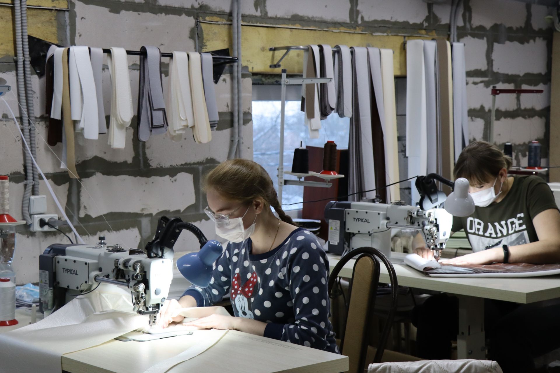 Валерий Чершинцев осмотрел мебельное производство в Менделеевске