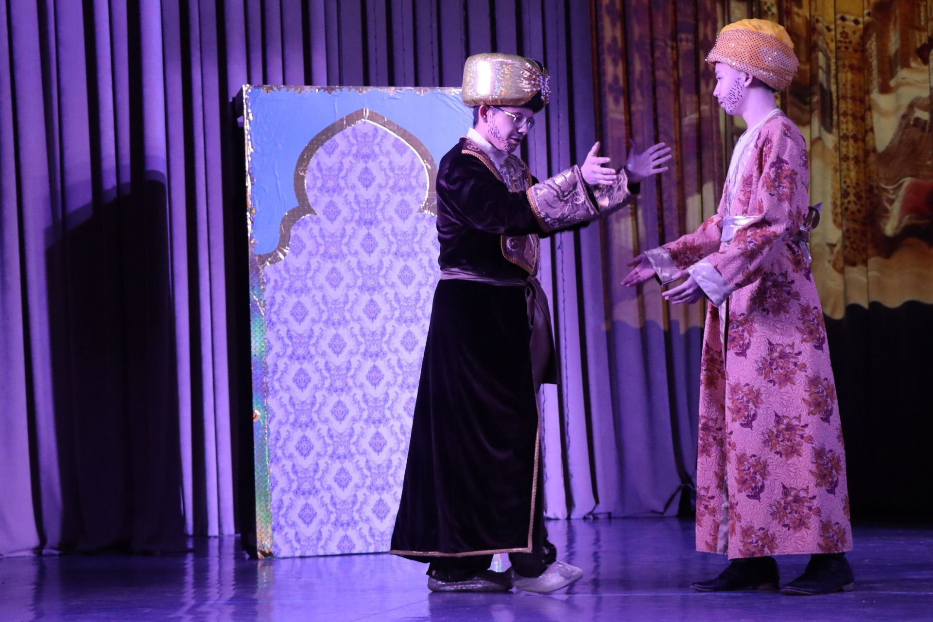 В Менделеевске представили премьеру спектакля-мюзикла «Три богатыря на новогодний лад»