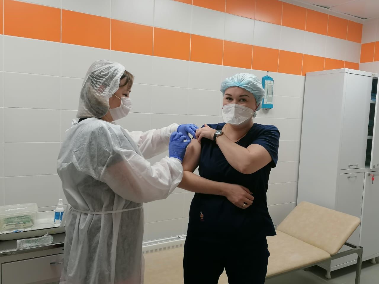 В Менделеевске началась вакцинация от коронавируса