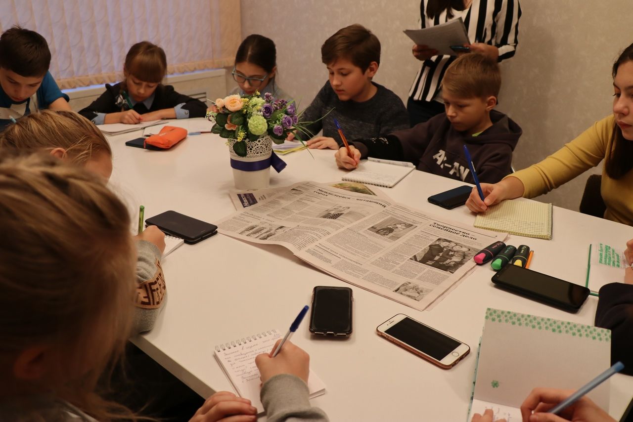 Юнкоры школы «АЙДАвМЕДИА» учатся писать заметки и статьи в газету