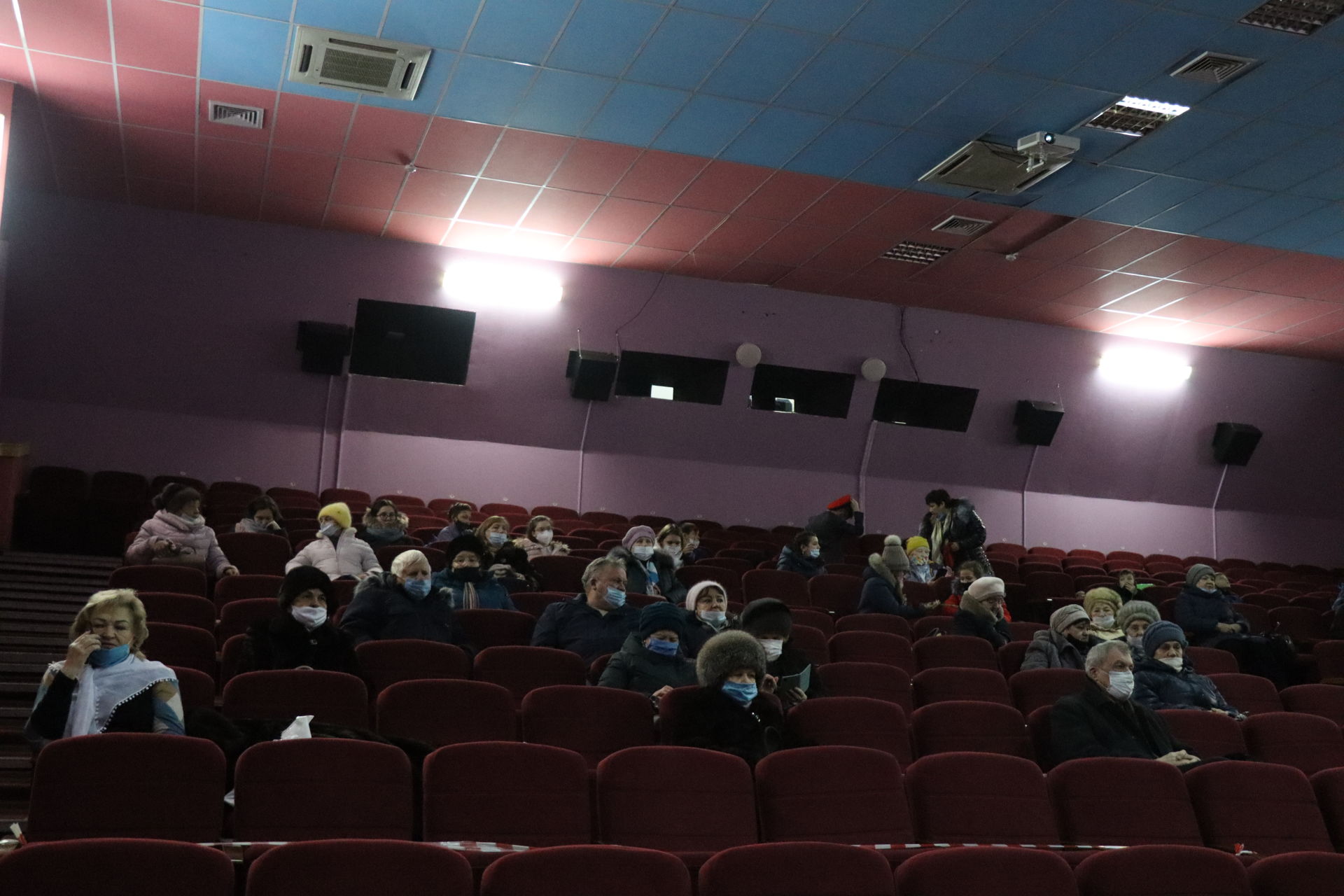 В Менделеевске прошел бесплатный кинопоказ фильма «Звезду за Стингер»