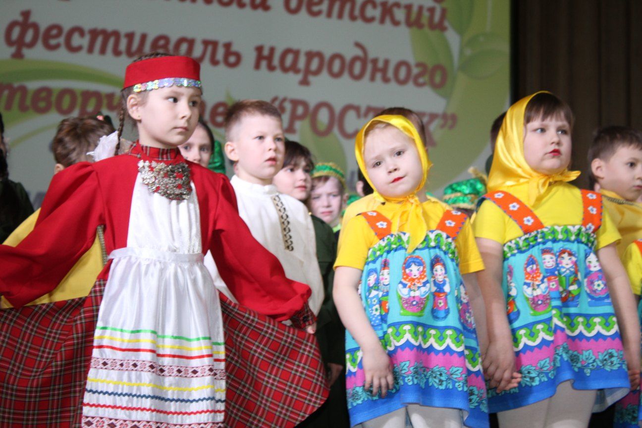 Душевно и патриотично прошёл районный детский фестиваль народного творчества «Росток»