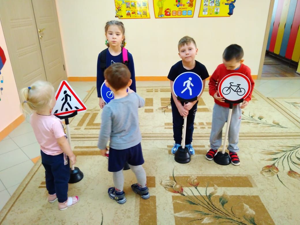 В детском саду № 8 ребятам рассказали о безопасности на дорогах