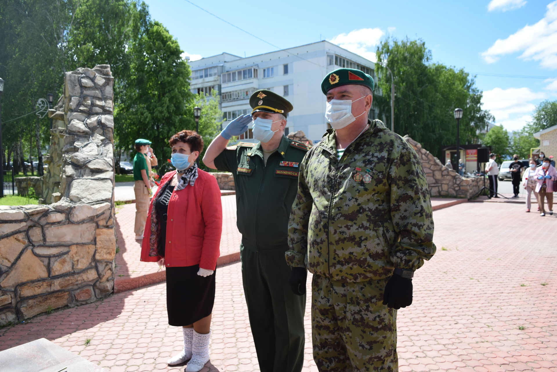 В День пограничника в Менделеевске к памятнику воинам-интернационалистам возложили цветы