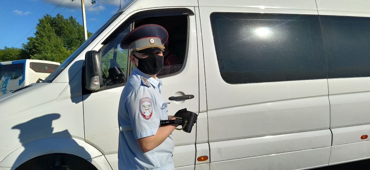 В Менделеевске сотрудники ГИБДД выявили нарушителей масочно-перчаточного режима в общественном транспорте