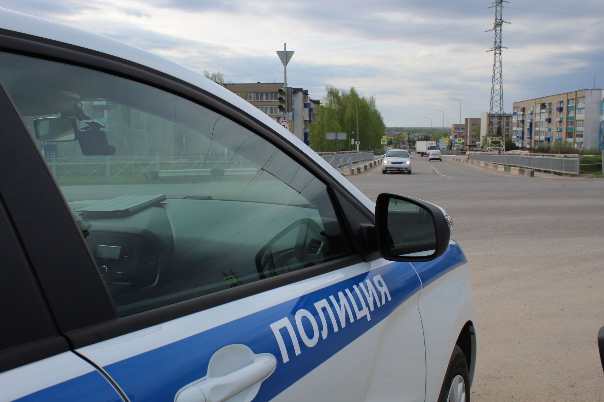 Полицейские вышли на улицы Менделеевска в поисках нарушителей режима самоизоляции