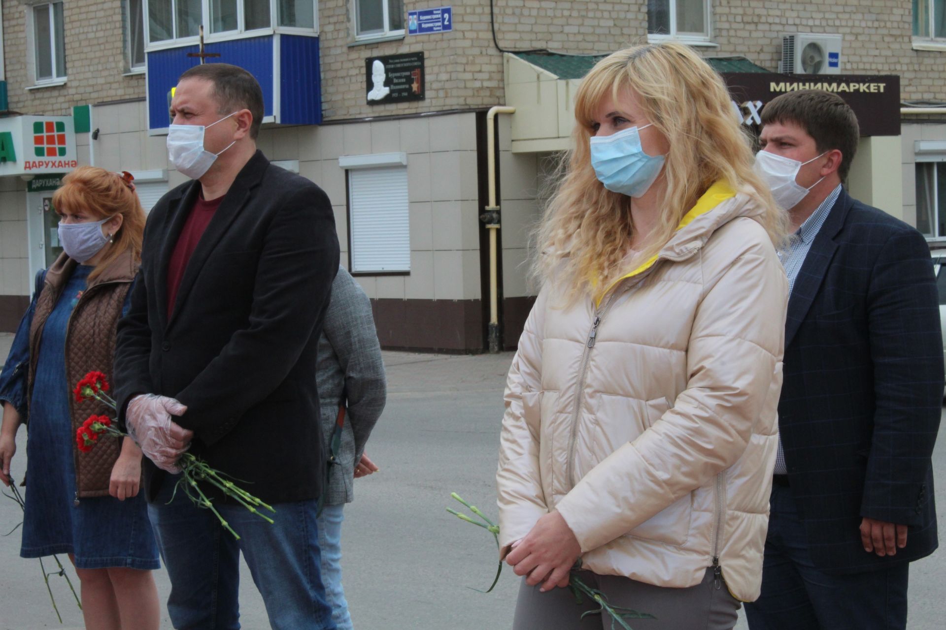 В День памяти и скорби в Менделеевске возложили цветы к Вечному огню