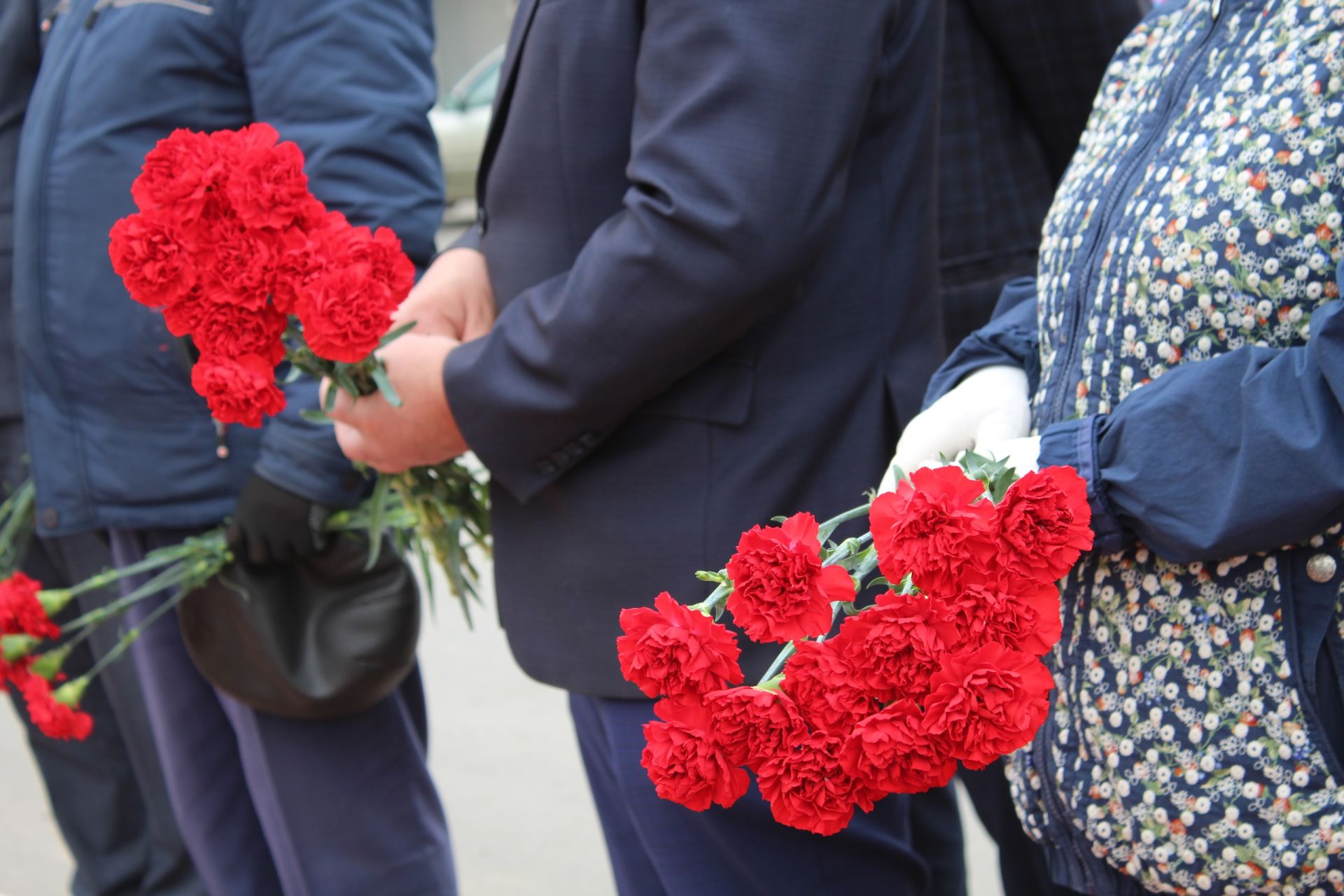 В День памяти и скорби в Менделеевске возложили цветы к Вечному огню