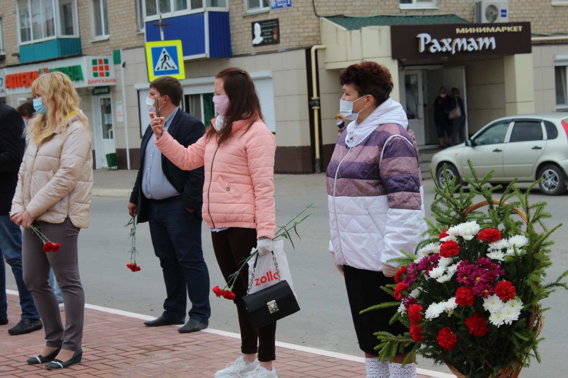 В День памяти и скорби в Менделеевске возложили цветы к Вечному огню