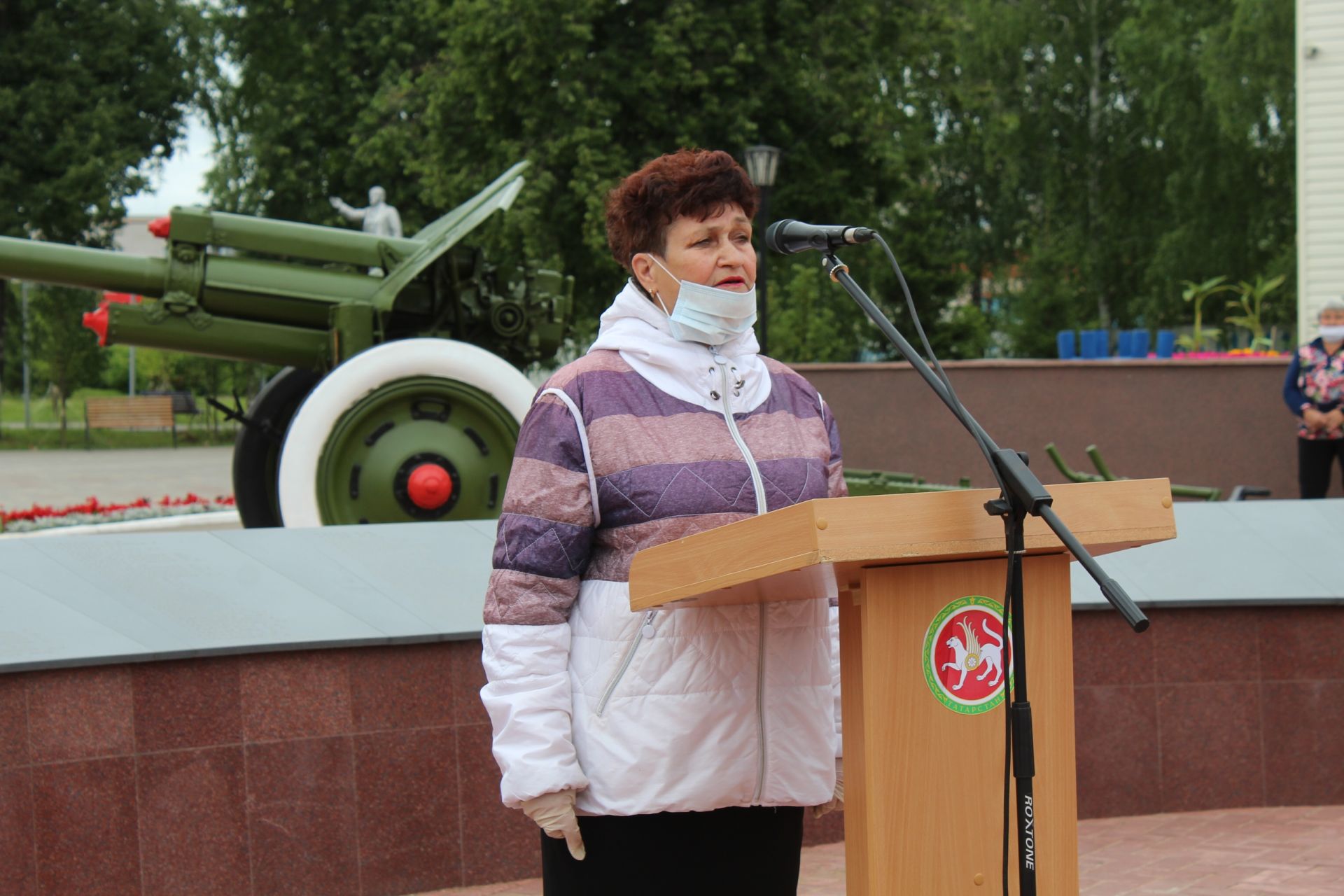 В День памяти и скорби в Менделеевске возложили цветы к Вечному огню