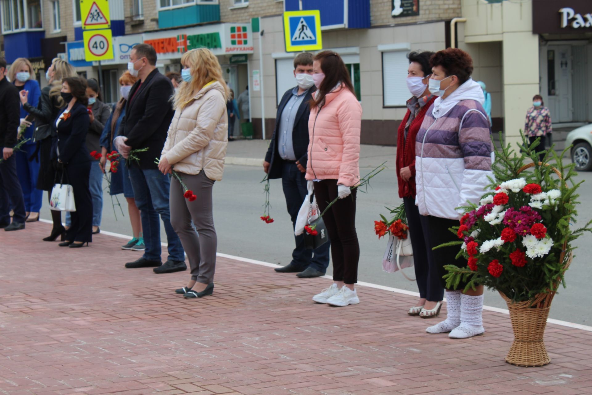 В День памяти и скорби в Менделеевске возложили цветы к Вечному огню