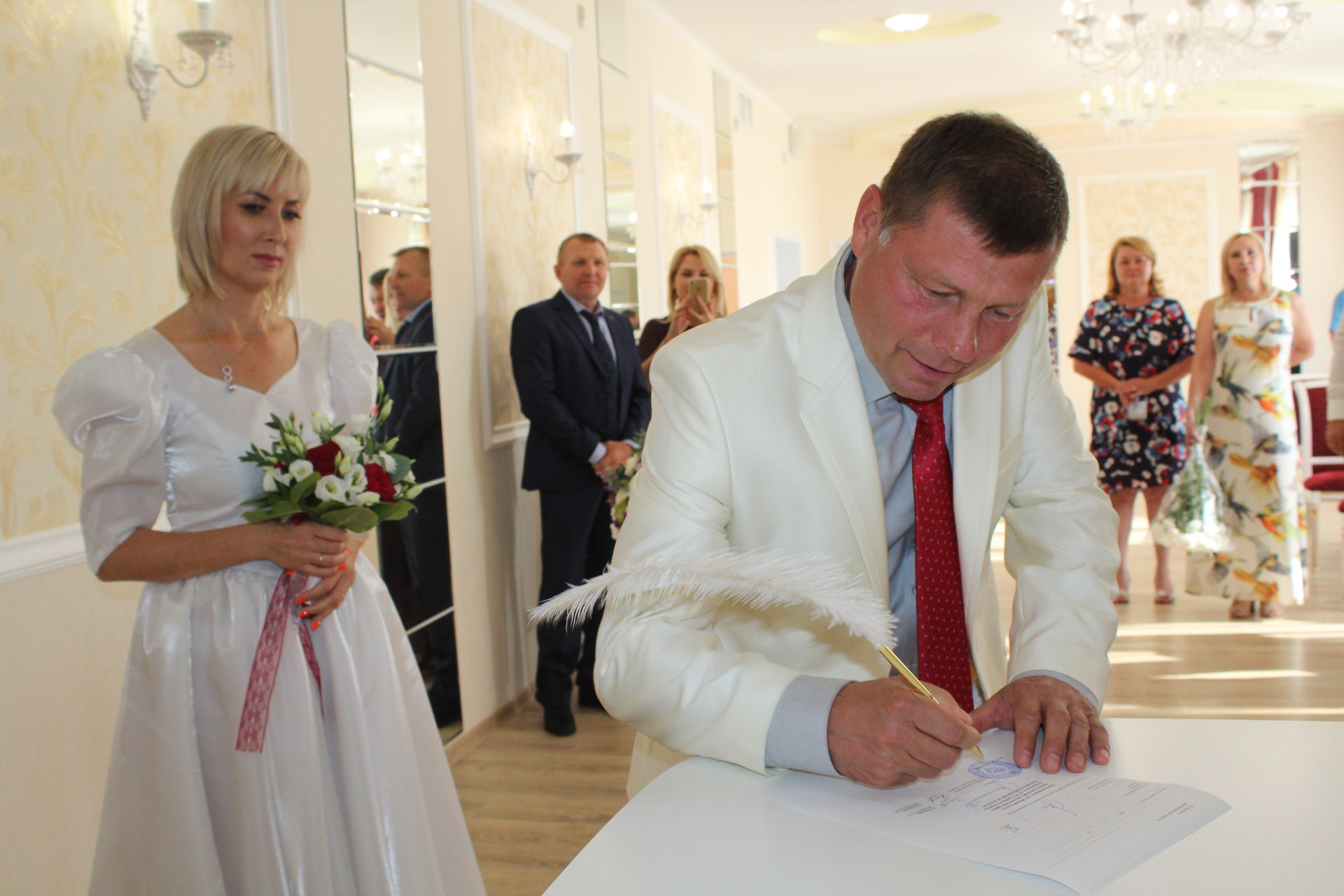 «Два венца на карете»: как супруги Бабушкины из Менделеевска отметили серебряную свадьбу