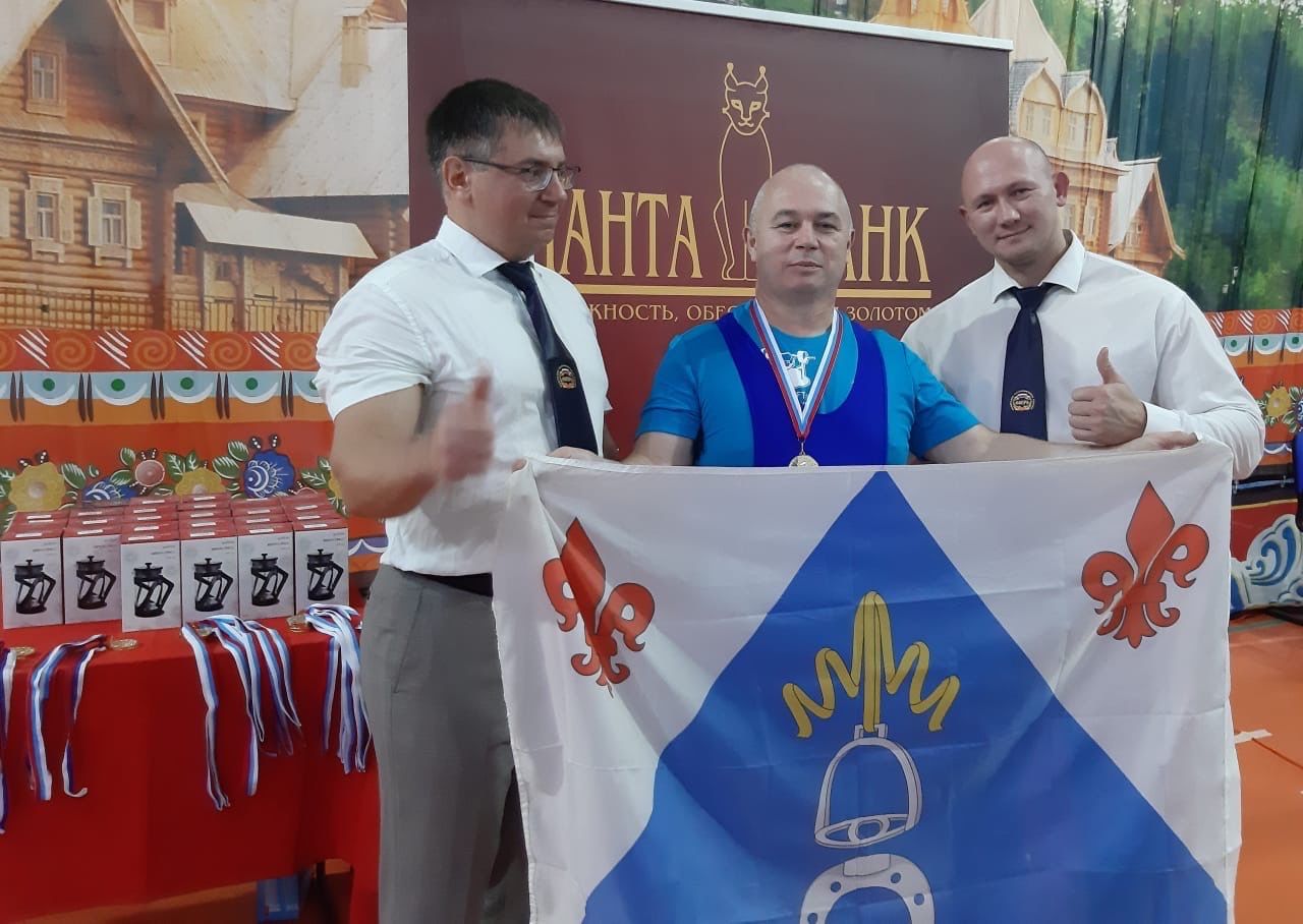 Менделеевец Виктор Смольков занял призовые места во Всероссийском турнире по пауэрлифтингу