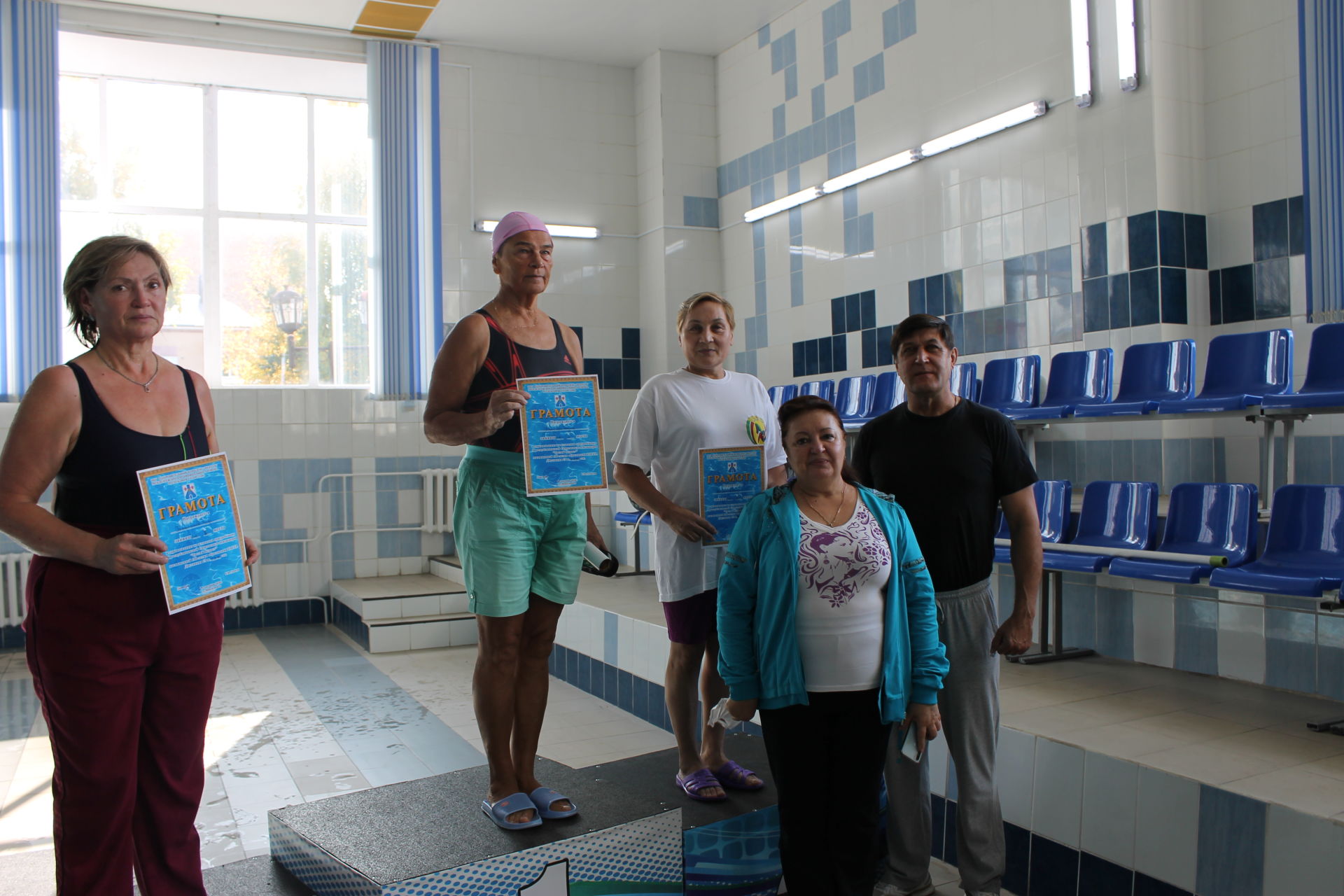 В Менделеевске прошли соревнования по плаванию среди пенсионеров