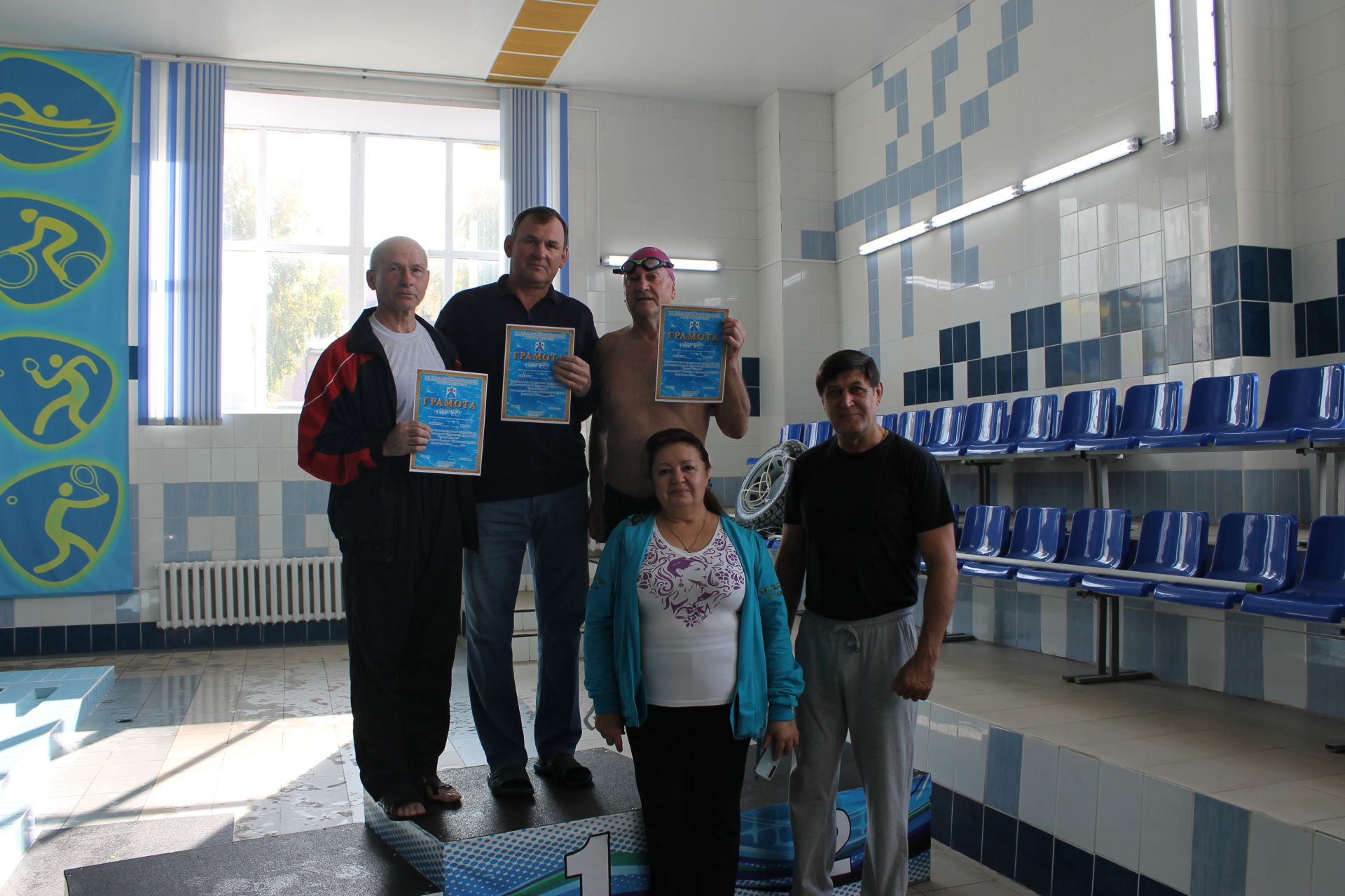 В Менделеевске прошли соревнования по плаванию среди пенсионеров