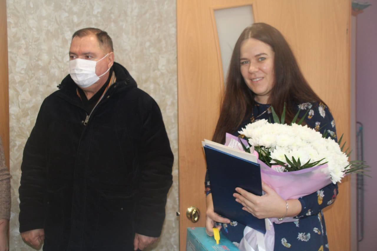 Сегодня Валерий Чершинцев поздравил первого родившегося ребёнка 2021 года