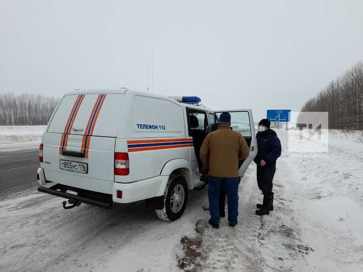 В Татарстане спасли пару — люди замерзали в сломанном авто на трассе