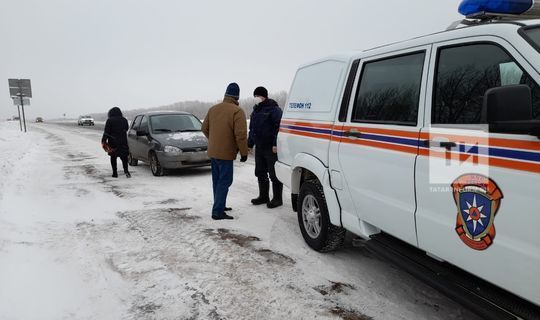 В Татарстане спасли пару — люди замерзали в сломанном авто на трассе