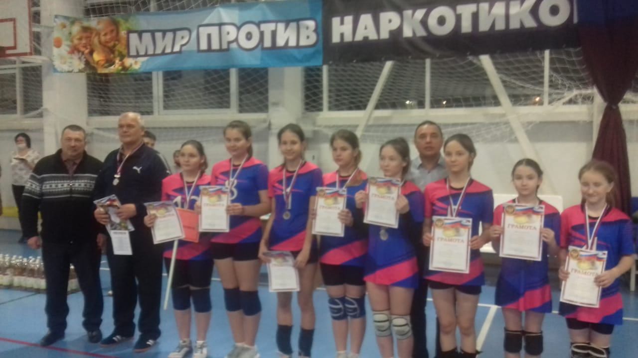 Виолетта Узлова в номинации «Лучший игрок» стала победительницей турнира по волейболу