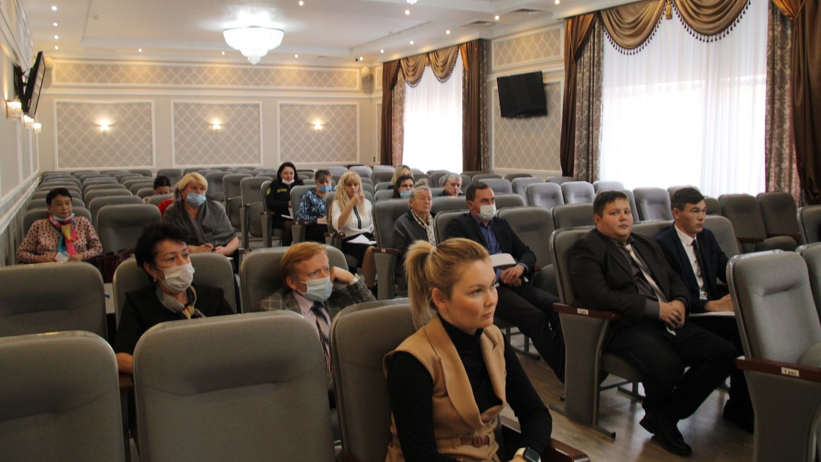 Заседание балансовой комиссии прошло в администрации Менделеевского района