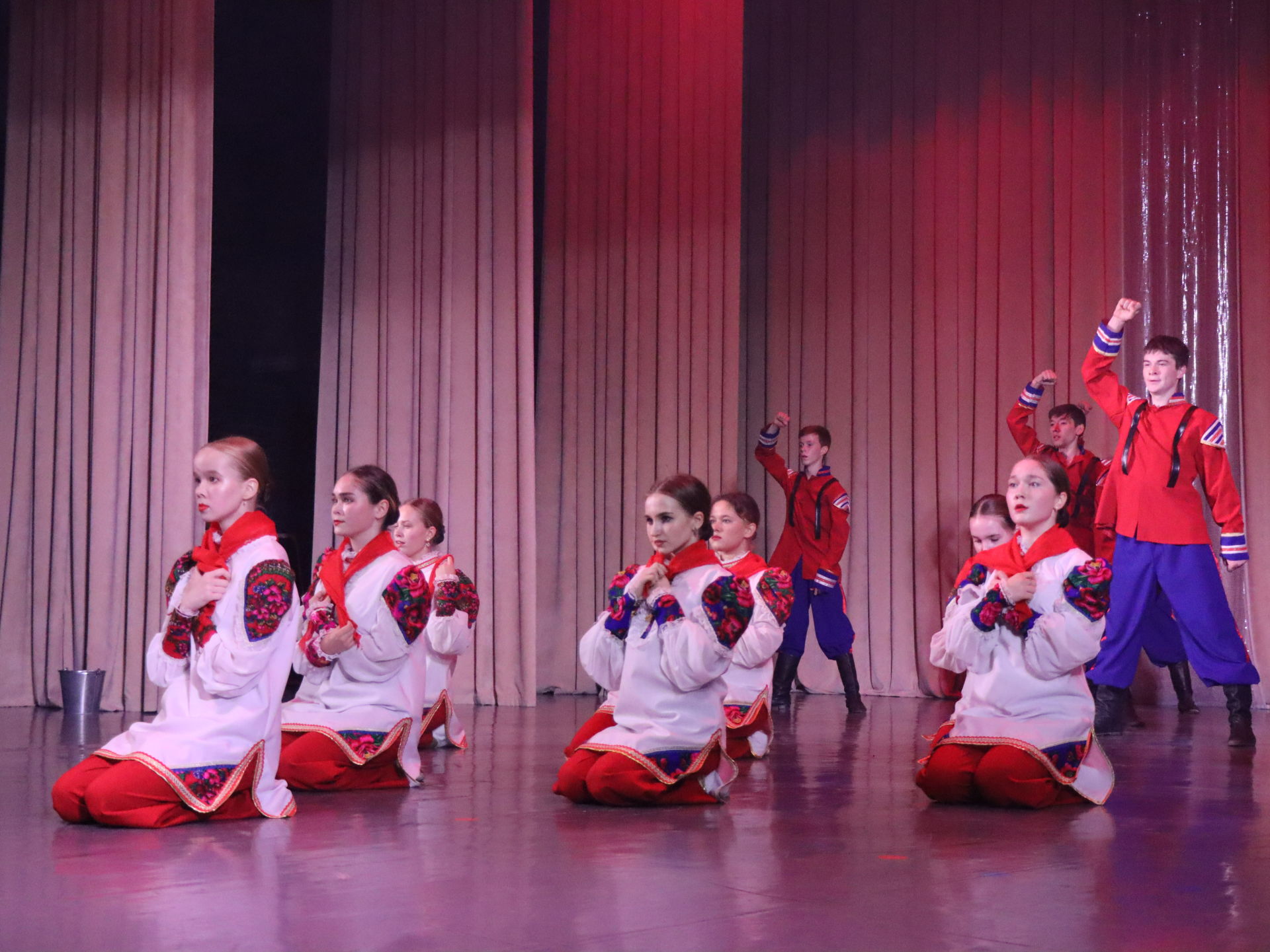 В Менделеевске прошел концерт Народного ансамбля эстрадного танца