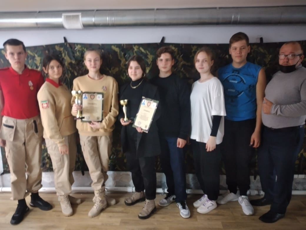 Школьники Менделеевска участвовали в командных соревнованиях по стрельбе