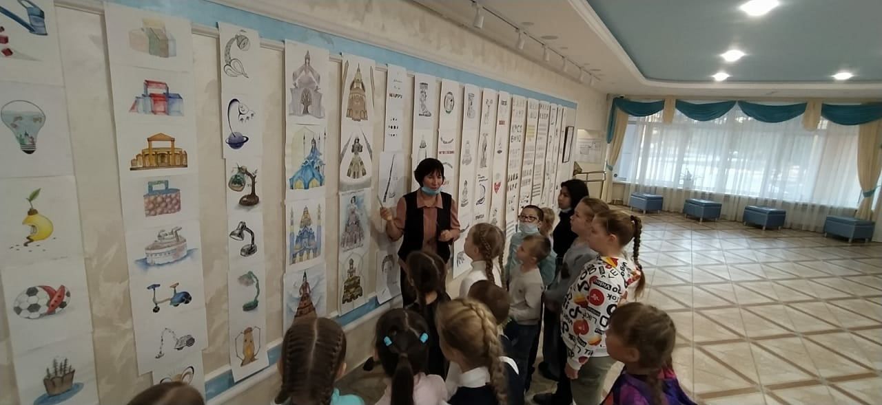 В Детской школе искусств провели экскурсию по выставке&nbsp; «От А до Я»