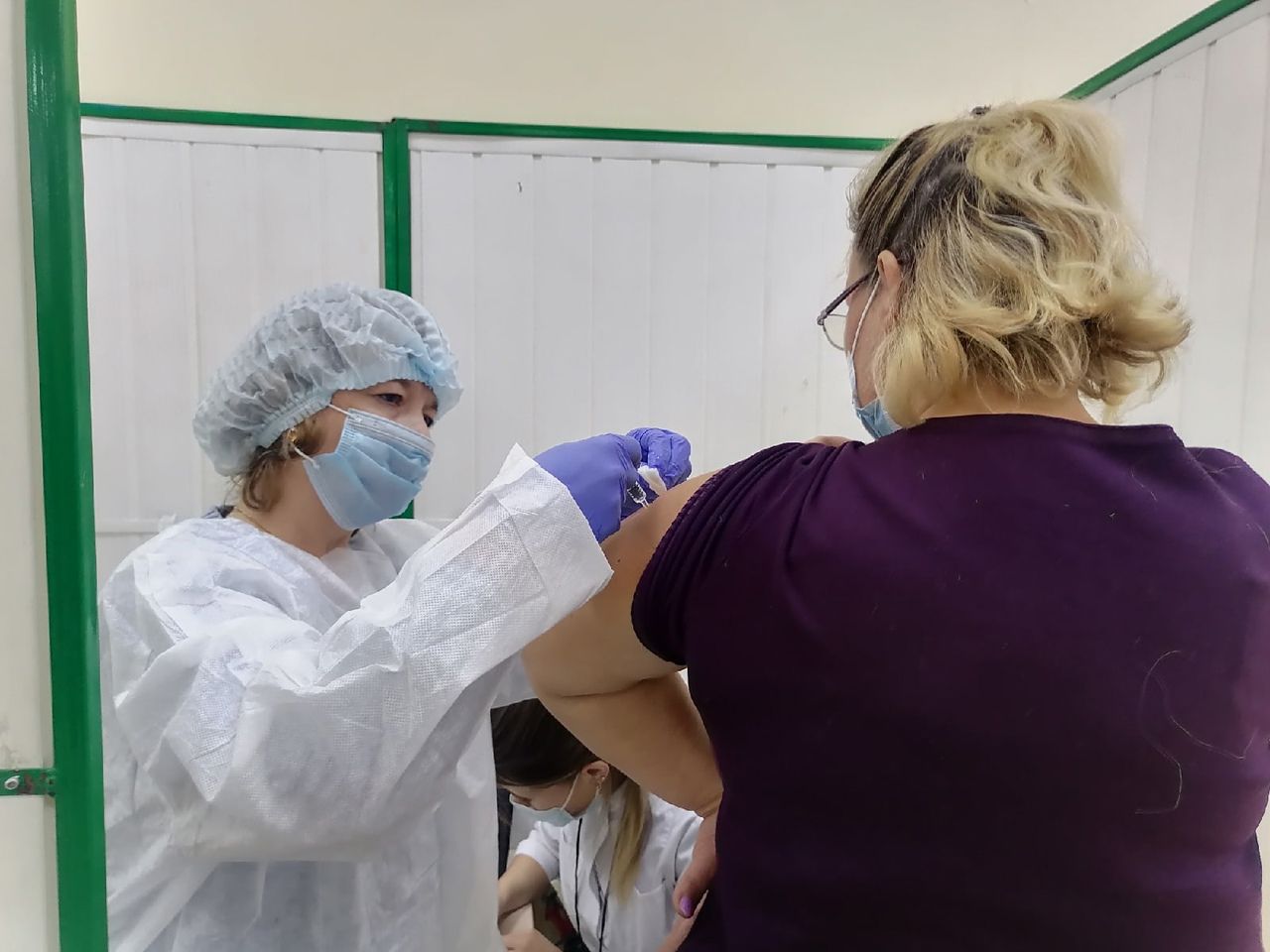 В торговом центре Менделеевска работает пункт вакцинации 