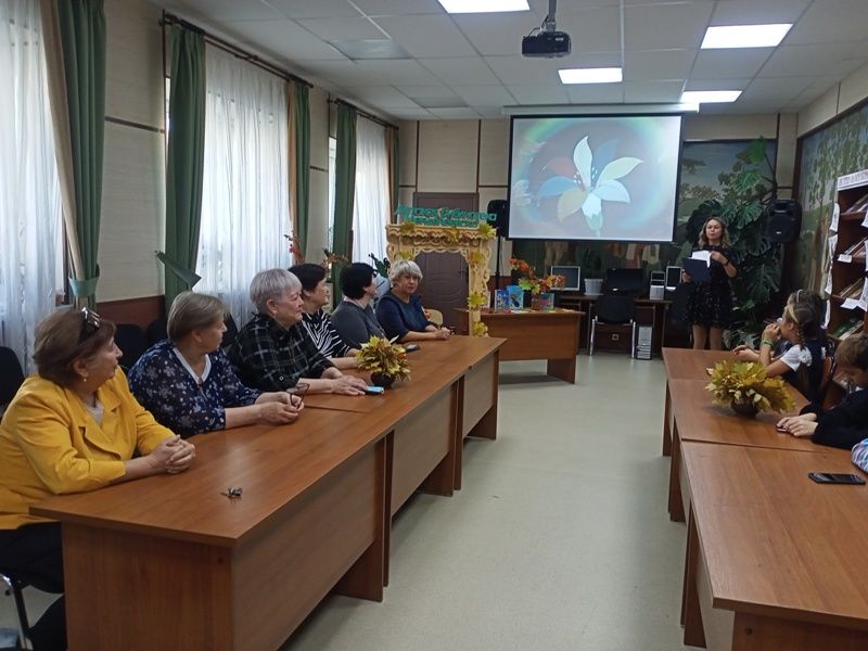 Сотрудники Детской библиотеки Менделеевска провели посиделки с бабушками и их внуками
