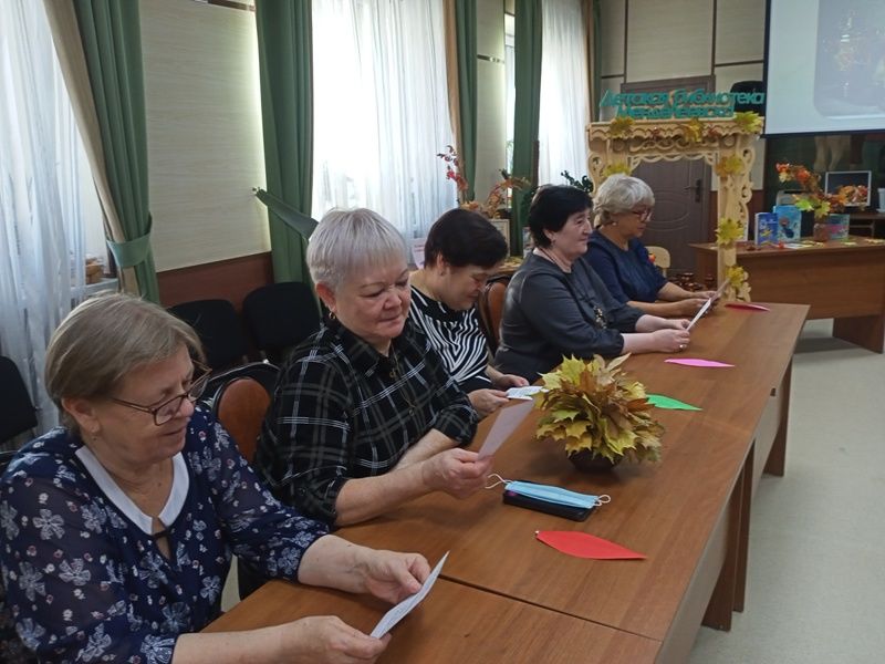 Сотрудники Детской библиотеки Менделеевска провели посиделки с бабушками и их внуками