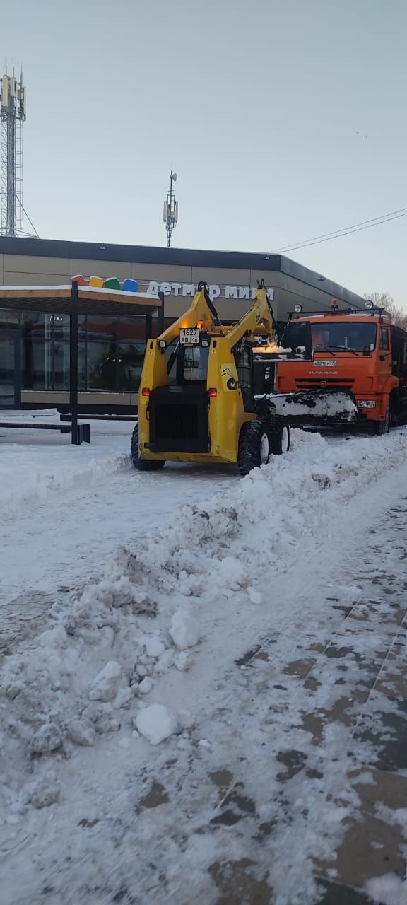 В Менделеевске активно работает снегоуборочная техника