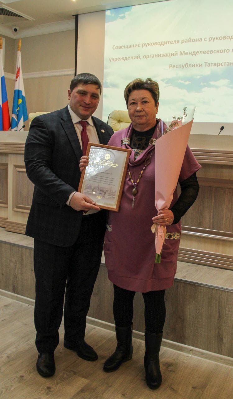 Руководитель района Радмир Беляев вручил благодарственные письма
