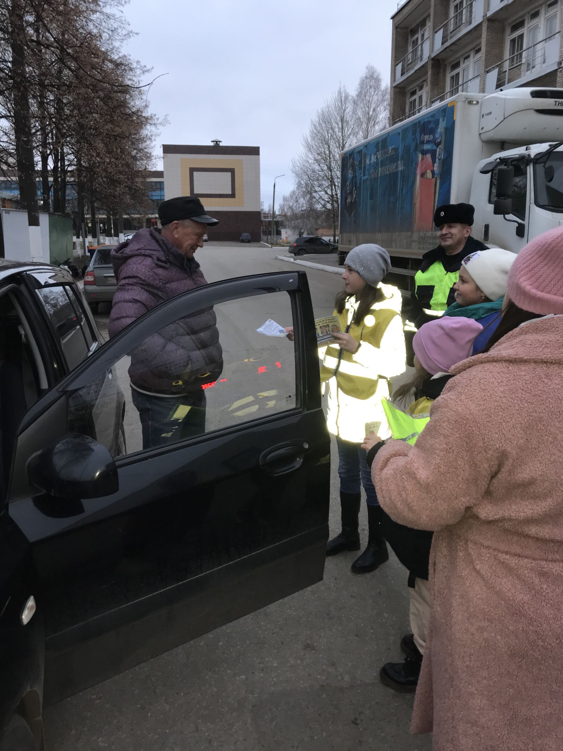 Менделеевские школьники написали письма водителям