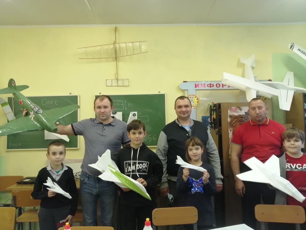 В Центре детского творчества провели мастер-класс по изготовлению самолёта МиГ-15