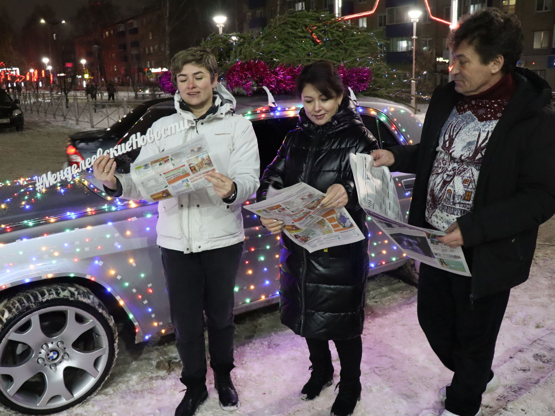 Светящаяся машина, Дед Мороз и Снегурочка: как прошел день подписчика