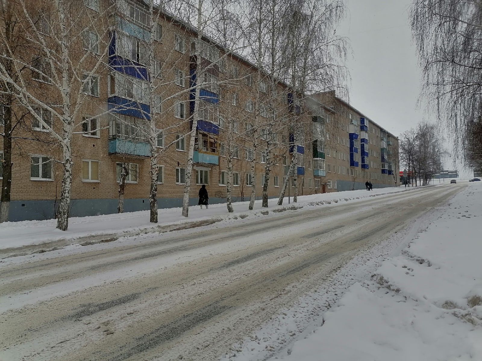 Коммунальщики Менделеевска усилили уборку снега на улицах