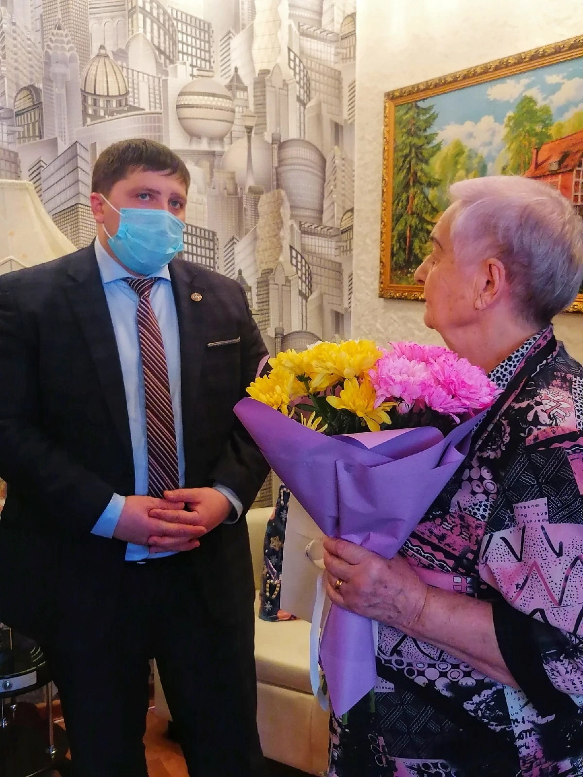 Руководитель района Радмир Беляев поздравил ветеранов с наступающим Новым годом