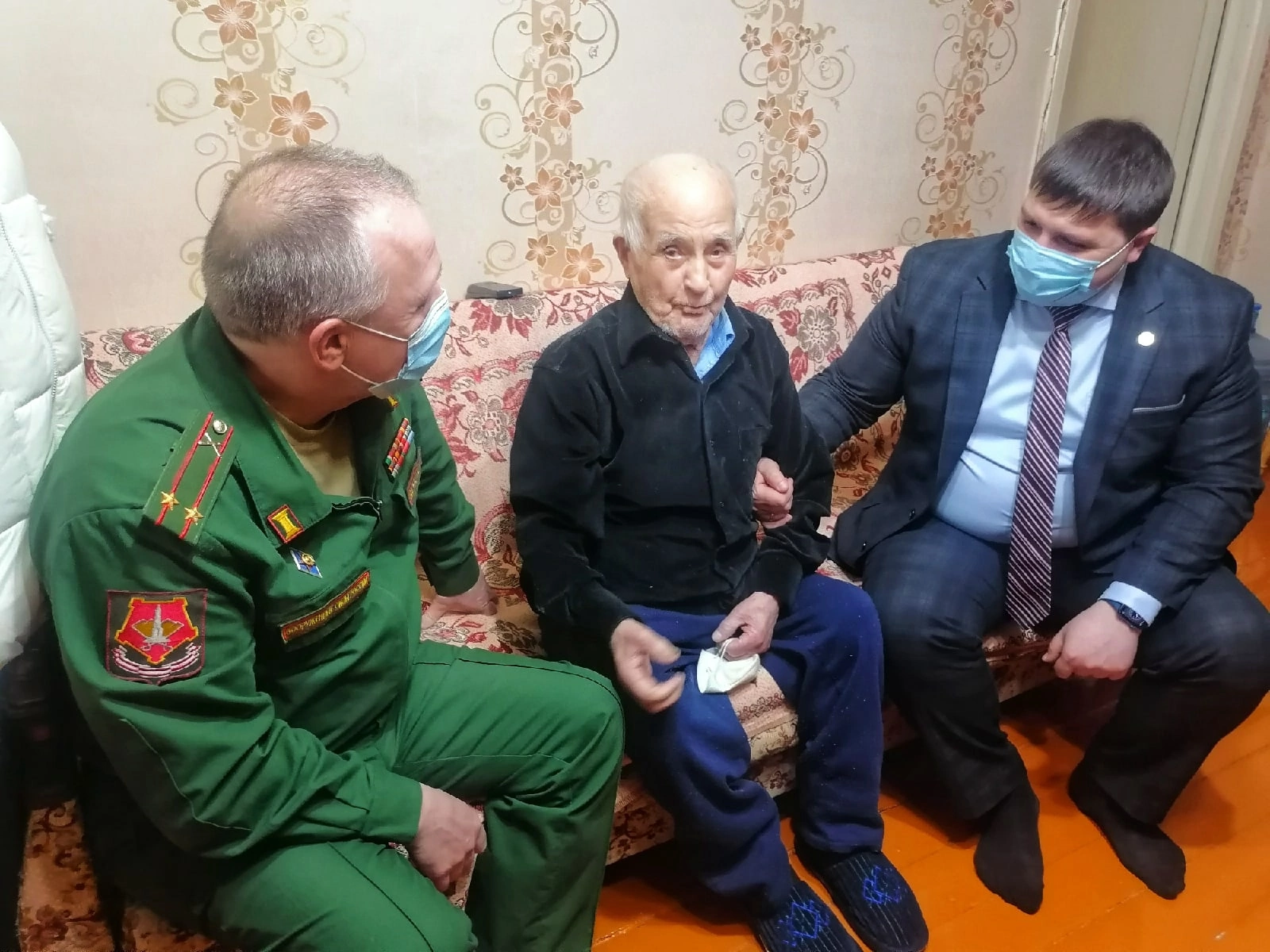 Руководитель района Радмир Беляев поздравил ветеранов с наступающим Новым годом