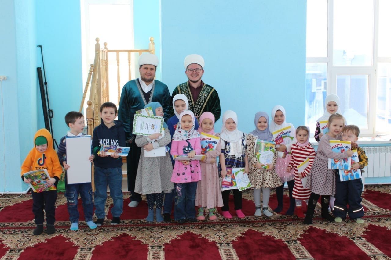 В мечети Менделеевска прошло мероприятие в рамках Года родных языков