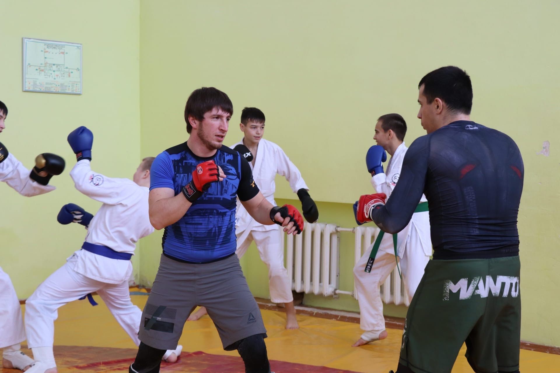 В Менделеевске для спортсменов клуба «Сатори» боец DIVISION.MMA провел семинар