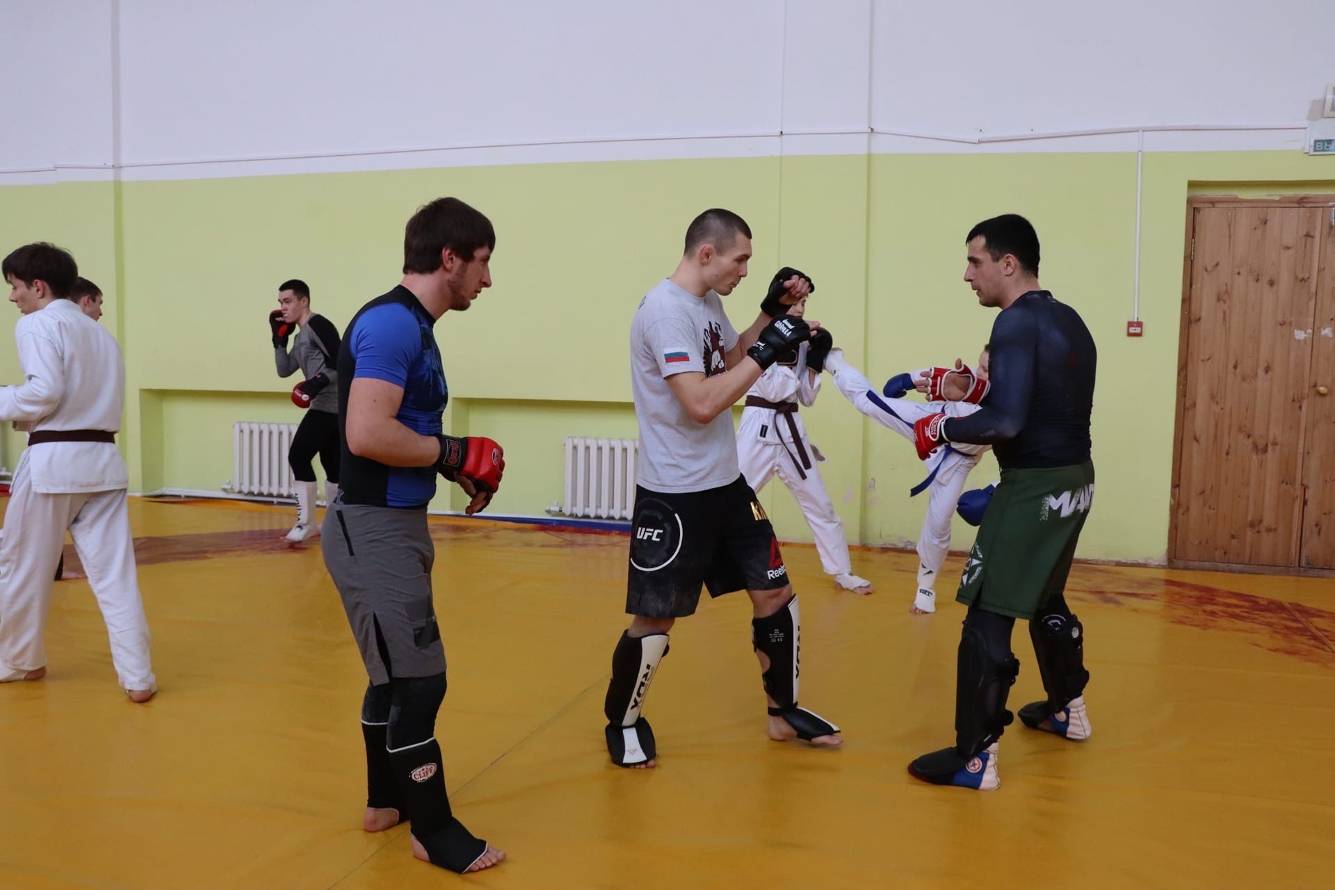 В Менделеевске для спортсменов клуба «Сатори» боец DIVISION.MMA провел семинар