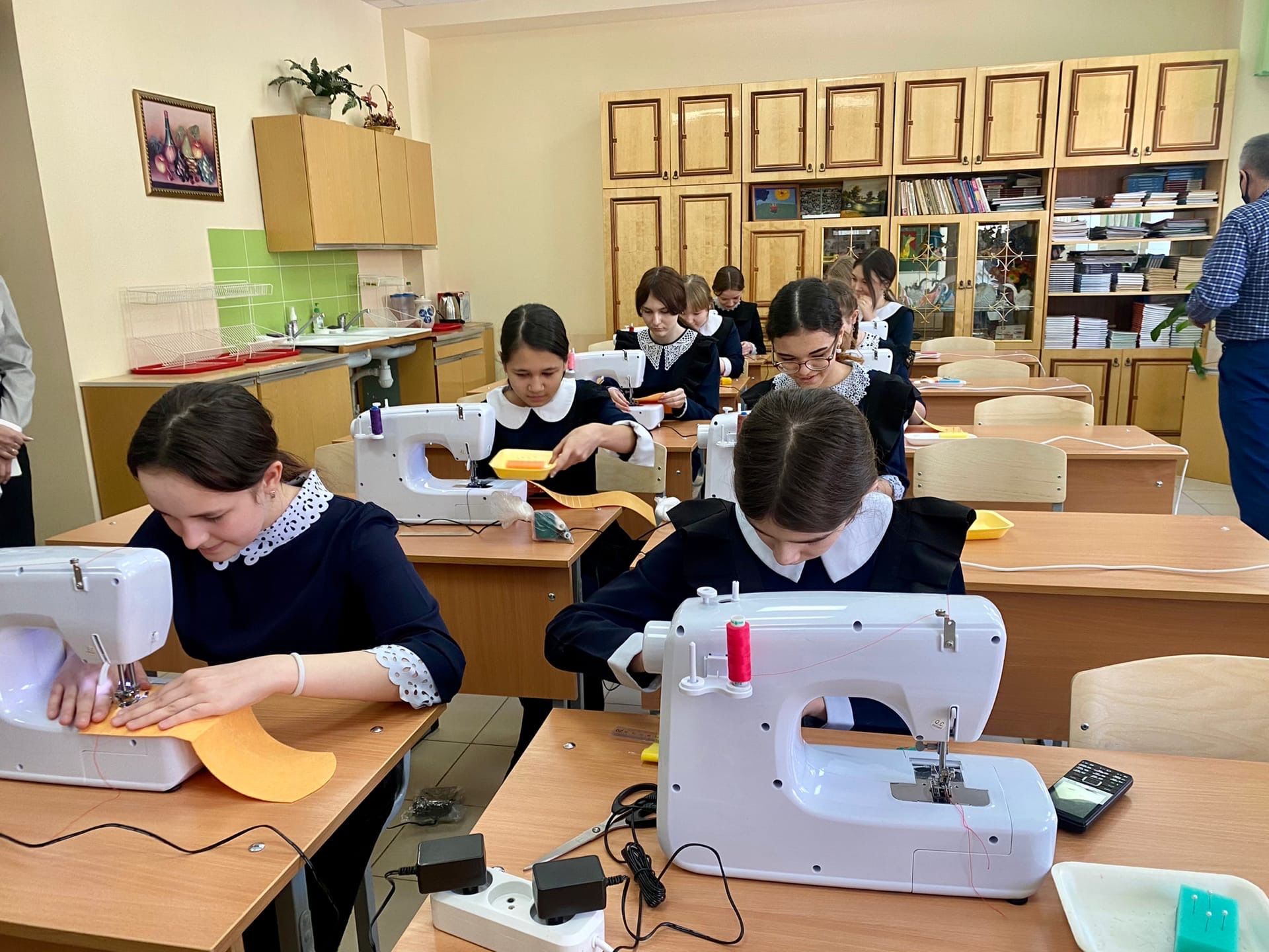 В Менделеевске на уроках технологии учат шить и работать на токарных станках